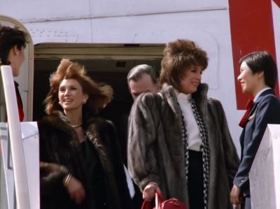 Please watch your step,
Mrs. Ewing. - Dallas