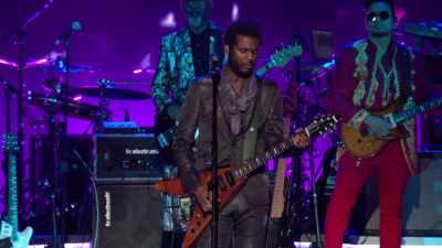 Please welcome
back to the stage, - Let's Go Crazy: The Grammy Salute to Prince