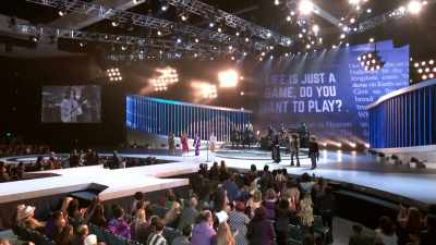 Please welcome
two-time Grammy winner - Let's Go Crazy: The Grammy Salute to Prince