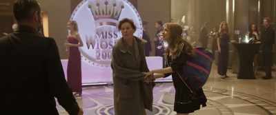 - Please! What are you doing here?!
- Quiet! We're leaving. Now! - Girls to Buy