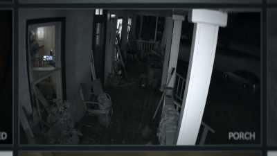 Please, if you can hear me,
just open the door, please! - Missing