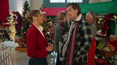 Plus, I heard they have
those Santa cupcakes. - The Jinglebell Jubilee
