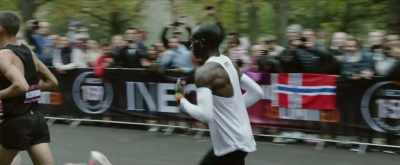 Plus, in order to maintain
the pace precisely. - Kipchoge: The Last Milestone