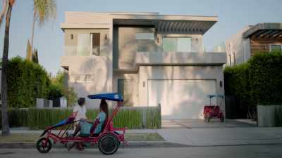 Plus, this is the best house
in Negari Hill. - Weird City