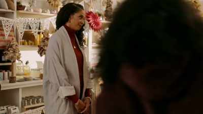 Plus, you know, Zoey says
she may actually be into him. - Six Degrees of Santa