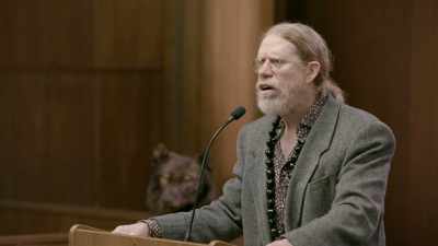 Plus, if you wanna really get
the snake back to the cage, - Gary Busey: Pet Judge