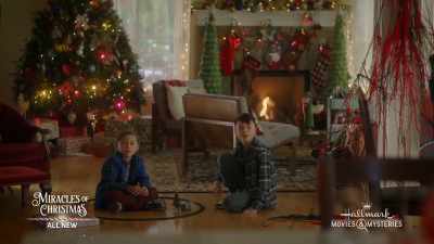 - Podemos levar o comboio até Nova Iorque?
- Podemos? - Christmas for Keeps