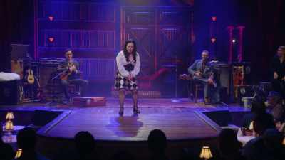 Poftim, falafel. - Alex Borstein: Corsets & Clown Suits