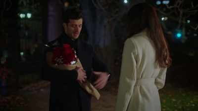 Poftim, ia-le tu.
Mai am ceva. - Lease on Love