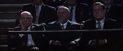 Point, Mauser. - Marty Supreme