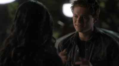 Pointing and texting and gesturing - Switched at Birth