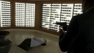 Police! Don't move. - Elementary
