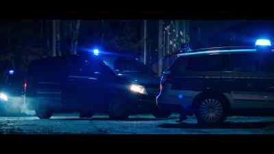Police! Drop your weapons! - Sixty Minutes