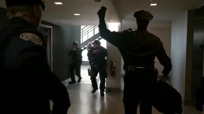 Police! Drop your weapons! - Elementary