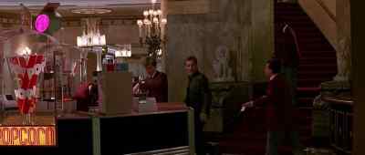 - Police officer.
- Can I help you? - The Hard Way