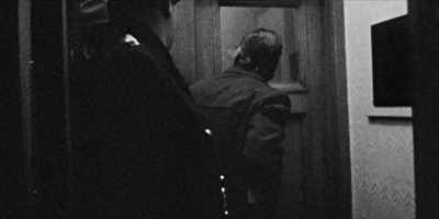 Police! Open the door. - Kings of Coke