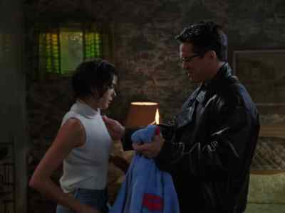 Police. Open up, now. - Lois & Clark: The New Adventures of Superman