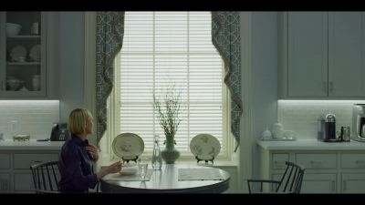 [police radio chatter] - House of Cards