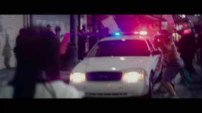 -(police siren whoops)
-(glass shatters) - The Hate U Give
