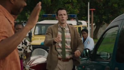 Police. Stop what you're doing. - Death in Paradise