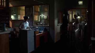 Polly, call Anesthesia
and bring the crash cart. - Bullitt