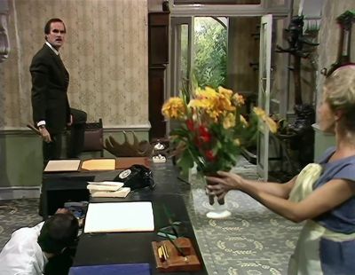 Polly what's that smell Flowers - Fawlty Towers