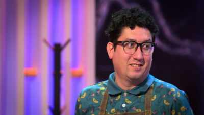 POONAM: Lanky is babbling.
He is clearly nervous. - Secret Chef