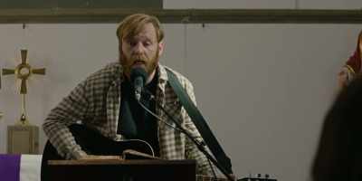 ♪ Poor old Sandra Finnegan,
begin again ♪ - Frank of Ireland