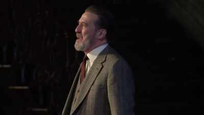 Poor Ophelia, divided from herself
and her fair judgement, - Great British Theatre