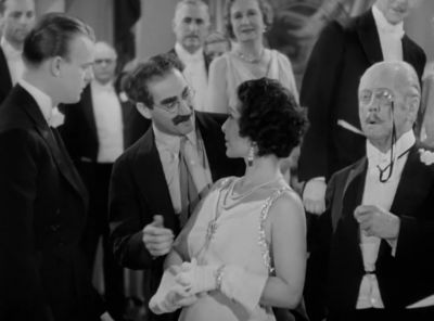 Pop goes the weasel - Duck Soup