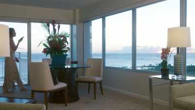 Positioned right
on the crystal-blue coast - Romance in Hawaii