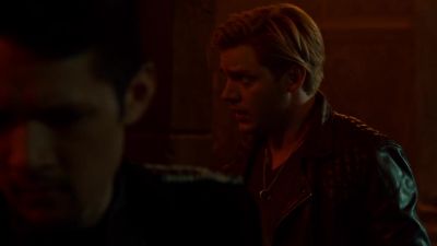 Sh... - Shadowhunters