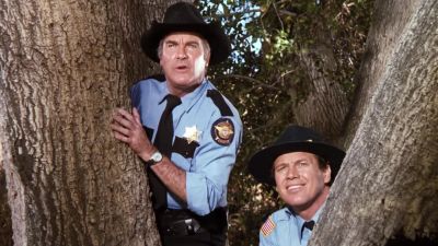 Possum on a gumbush sheriff - The Dukes of Hazzard