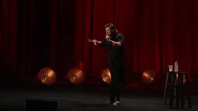 Postavily ho na zem v obýváku - Theo Von: Regular People