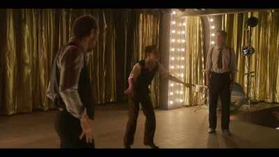 Posture, Bobby. Look, you're hunching.
Pull back the shoulders. - Fosse/Verdon