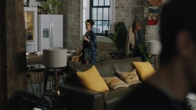 (pounding continues) - Queen of the South