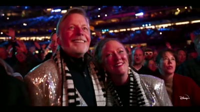 ♪ Pray for each second
without hesitation ♪ - Elton John Live: Farewell from Dodger Stadium