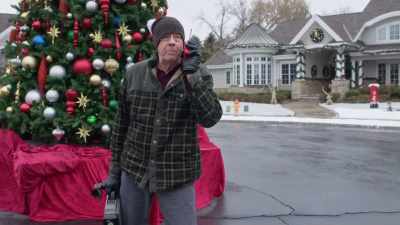 Prepare to engage
full jolliness. - Haul Out the Holly: Lit Up