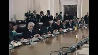 President Uribe gave his
word that if the AUC
members did not commit - Drug Lords: The Next Generation