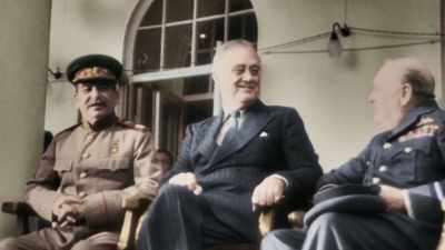 presses Winston Churchill. - Greatest Events of World War II in Colour