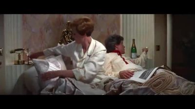 Pretending to be a man does have its disadvantages - Victor/Victoria