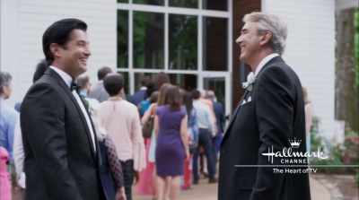 - Pretty as a picture,come here baby. - Wedding at Graceland