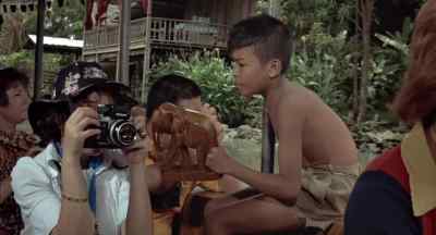 Pretty lady.
100 baht. - The Man with the Golden Gun