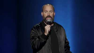 Primele cuvinte ce-i ies pe gură sunt: - Tom Segura: Disgraceful