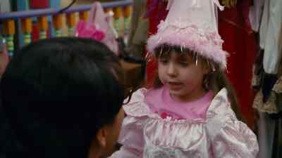 - Princess.
- It's too big. - The Spy Next Door
