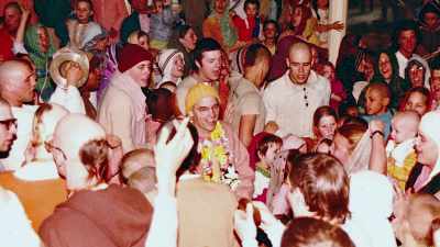 Prior to getting the
go-ahead from Kirtanananda, - Krishnas: Gurus. Karma. Murder.