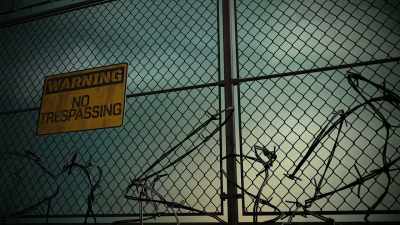 (prisoners chattering) - Bigfoot vs Krampus