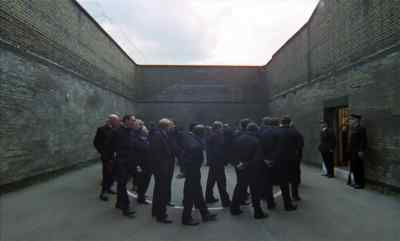 Prisoners, halt! - A Clockwork Orange