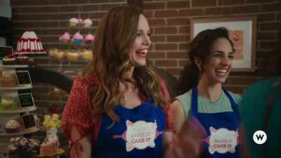 [Priya chuckles]
[group cheering] - Dating the Delaneys