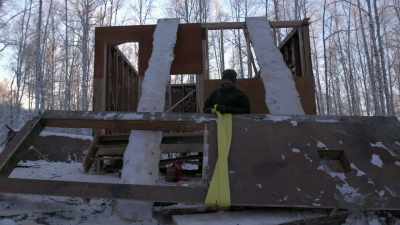 Probably be about, uh,
500 pounds up on that deck. - Life Below Zero: Next Generation